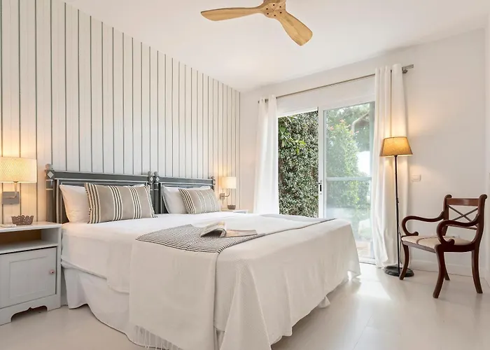 Genteel Aloha Golf Apartment